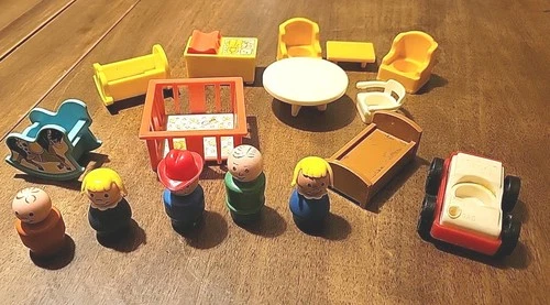 Vintage 1970’s Lot Of 16 Fisher Price Little People & Accessories 5 Wood Figures