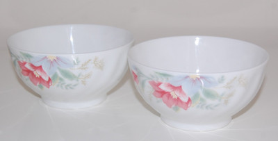Cheng's White Jade Porcelain Pink/Blue Floral Bowl 2'' D x 4.5'' W --- Pre-owned