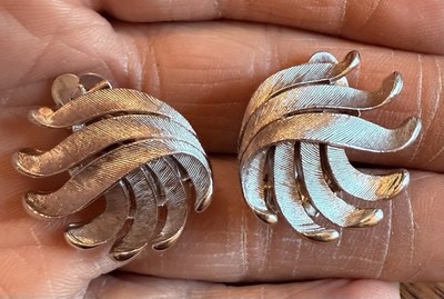 Vintage 50-60 Crown Trifari Clip Earrings Modern Swirled Wing Silver Tone