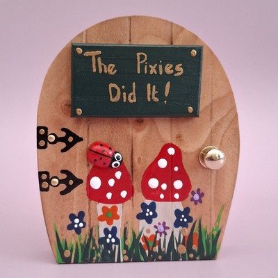 Neue Feentür aus Holz ''The Pixie's Did It!'' Handmade In UK - Feen - Magie