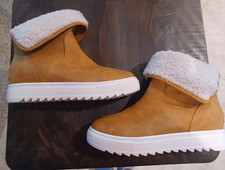 NWOB Yellow Box Melisa Wedge Sneaker Boot Sand Size 7.5 New Without Box