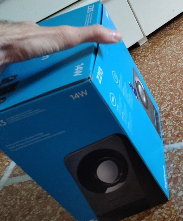 Logitech Z213 Compact 2.1 Multimedia Speaker System Black - Immagine 3 di 4