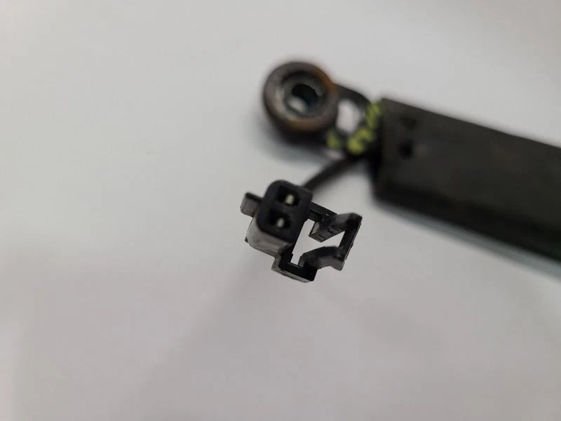 2010-2012 CHEVROLET MALIBU RIGHT RH FRONT PASSENGER SEAT BELT BUCKLE - Image 2 of 4