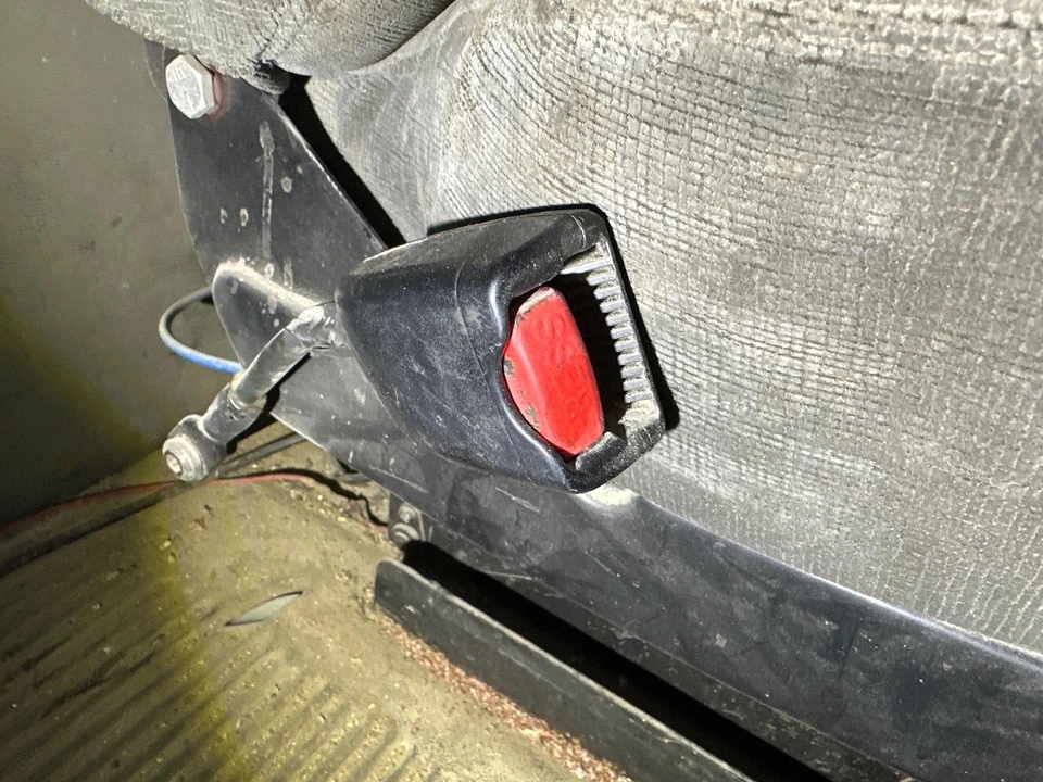 Freightliner COLUMBIA 120 Left/Driver Seat Belt Latch (female end) - Used - Image 2 of 4