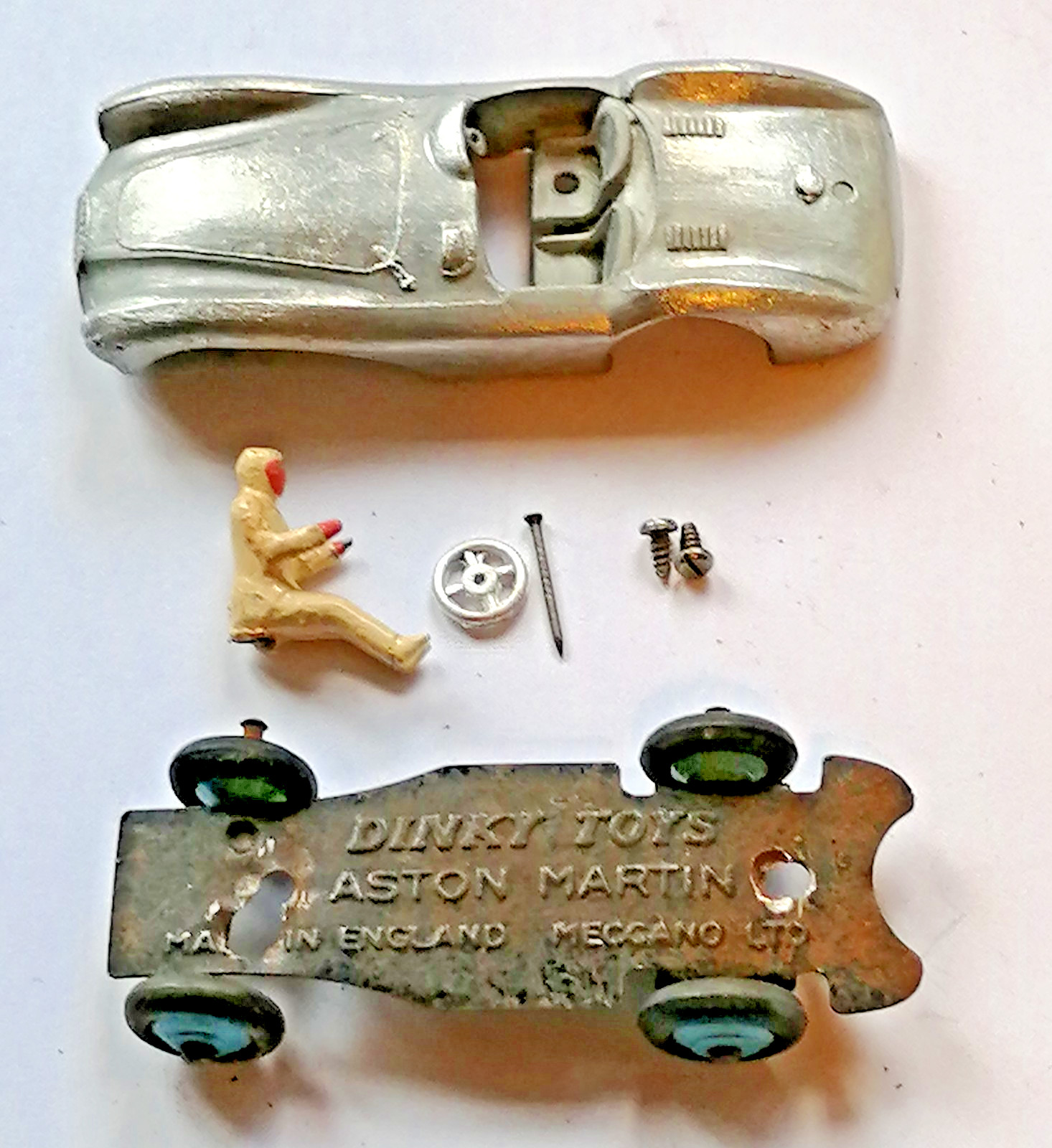 Dinky 110, Aston Martin DB5 - Free Price Guide & Review