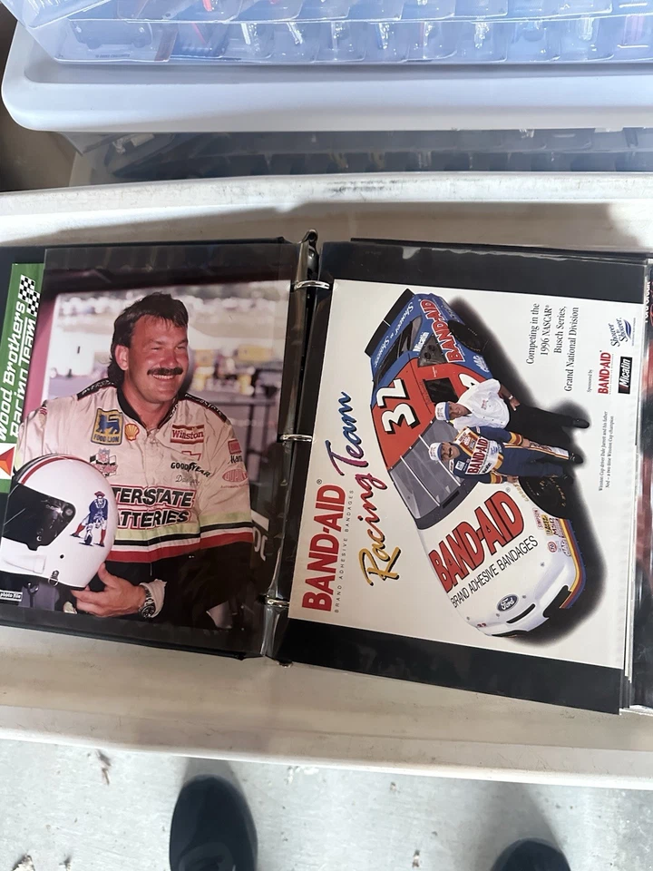 Huge 200 Dale Jarrett card Lot Collection In Pages Albums Postcards & more - Image 4 of 4
