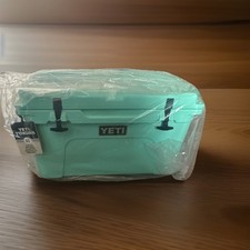 YETI Tundra 45 Green Ice Box 45qt WITH BOX