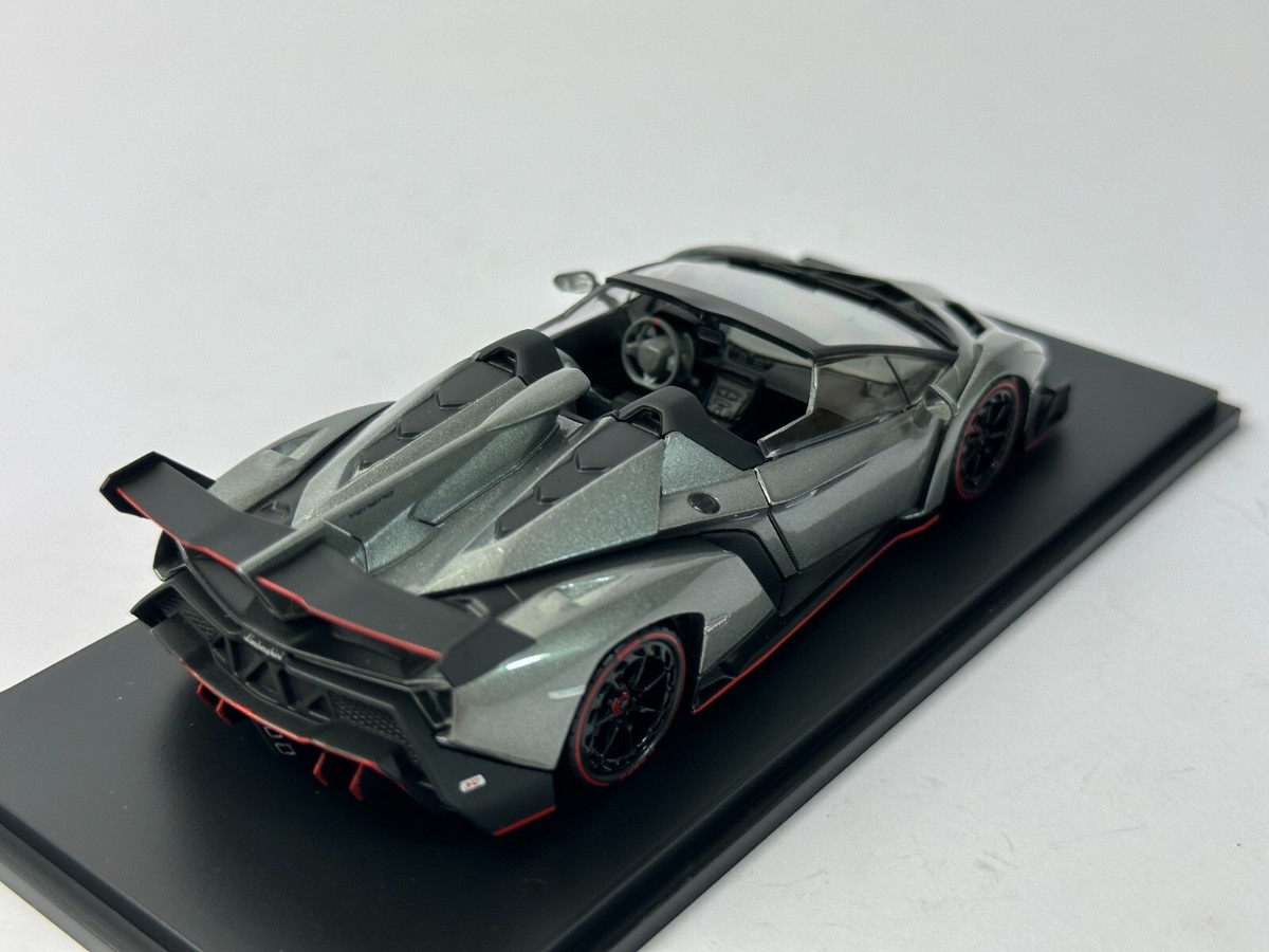 Kyosho 1:43 Lamborghini Veneno Roadster Gray/Red line Diecast