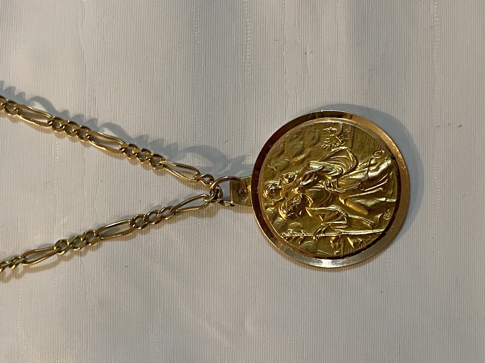 Vintage St Christopher 18ct Solid Gold Pendant On… - image 11