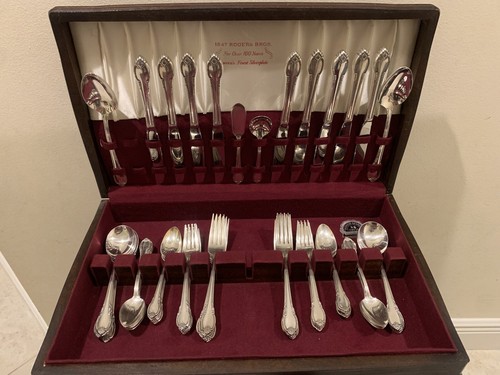 1847 Rogers Bros Remembrance IS Flatware Silverware 68 pieces Silver plate Vtg
