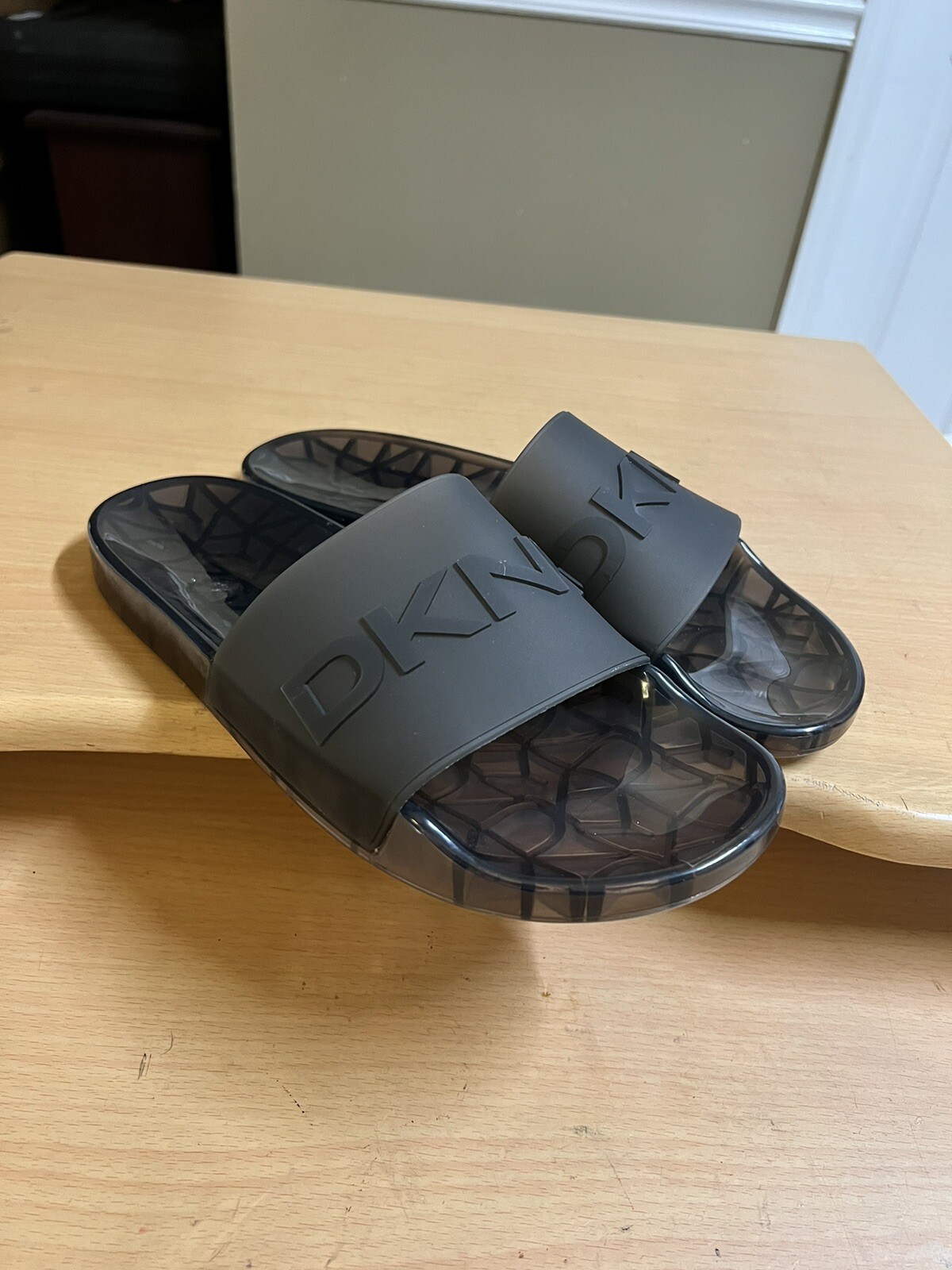 dkny black slides