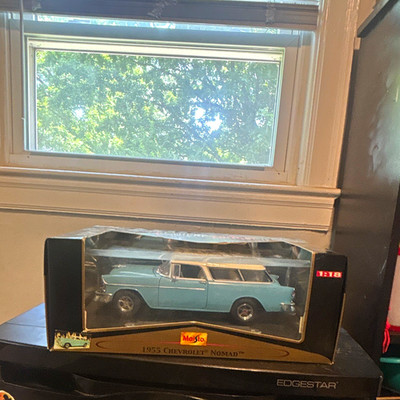 Maisto Special Edition 1:18 1955 Chevrolet Nomad Blue/White Diecast Unopened