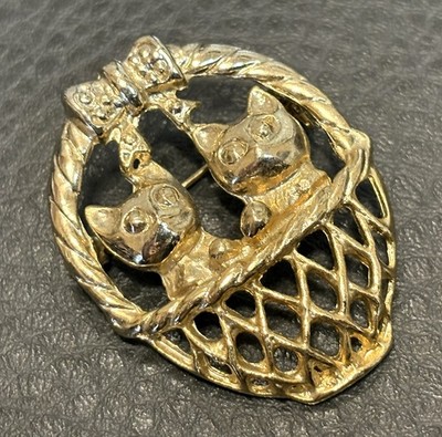 Vintage 1980's Gold Tone Kittens Cats Felines In A Basket Pin Brooch Well Made