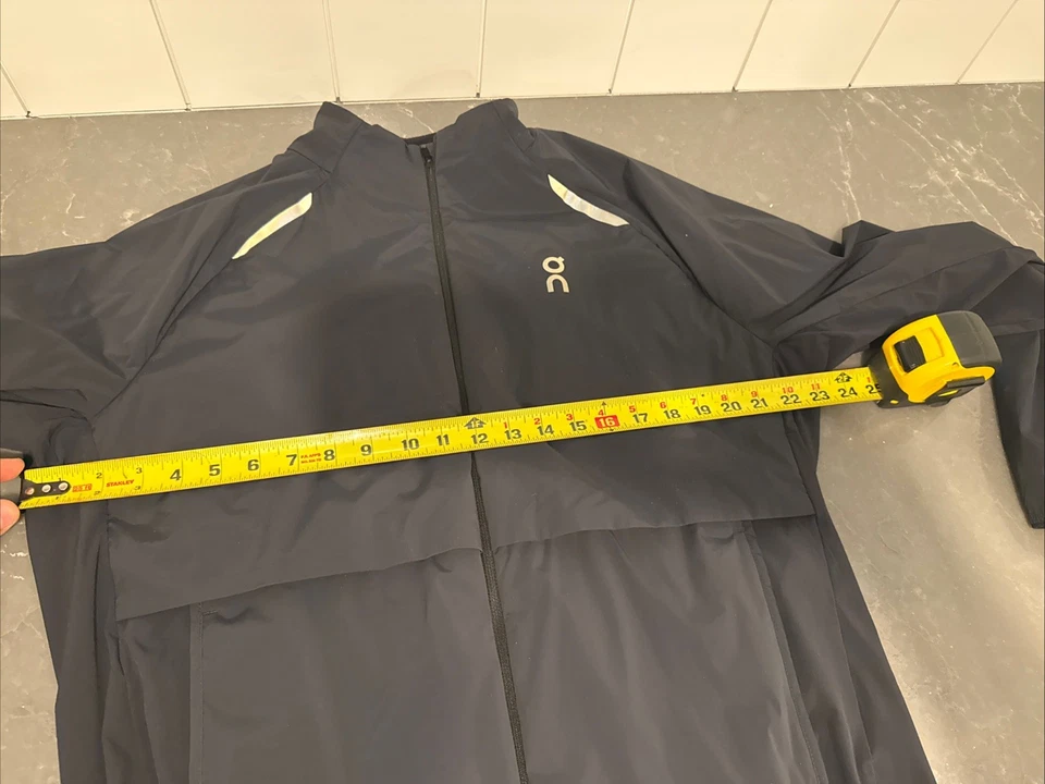 On Running  Men's Weather Jacket Insulated Size L - Image 4 of 4