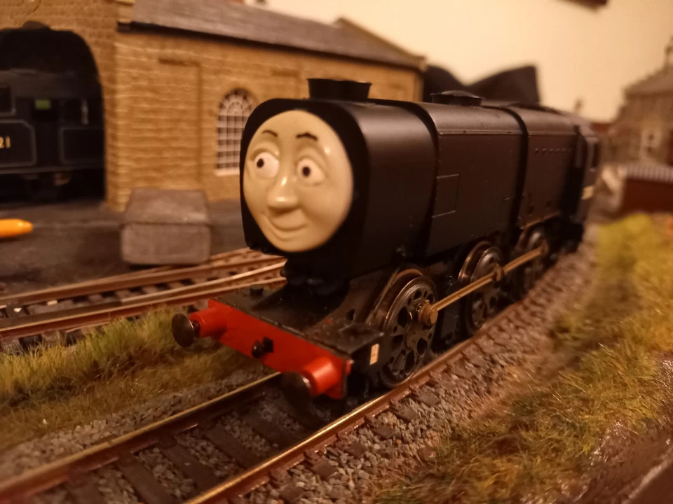 Hornby Q1 Loco Converted to Neville Thomas and Friends. ideal for Christmas. - Image 3 of 4