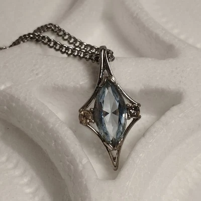 Pendentif avec chaîne Pierre bleue et strass, AVON made in Ireland - Photo 1/4
