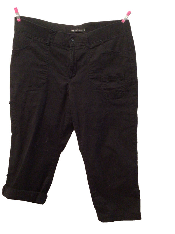 Lee Women's Size 16 Relaxed Fit Comfort Waist Black Capris