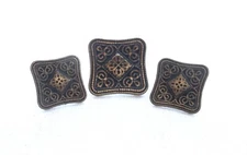 3 Square-Shaped Dill Shank Buttons