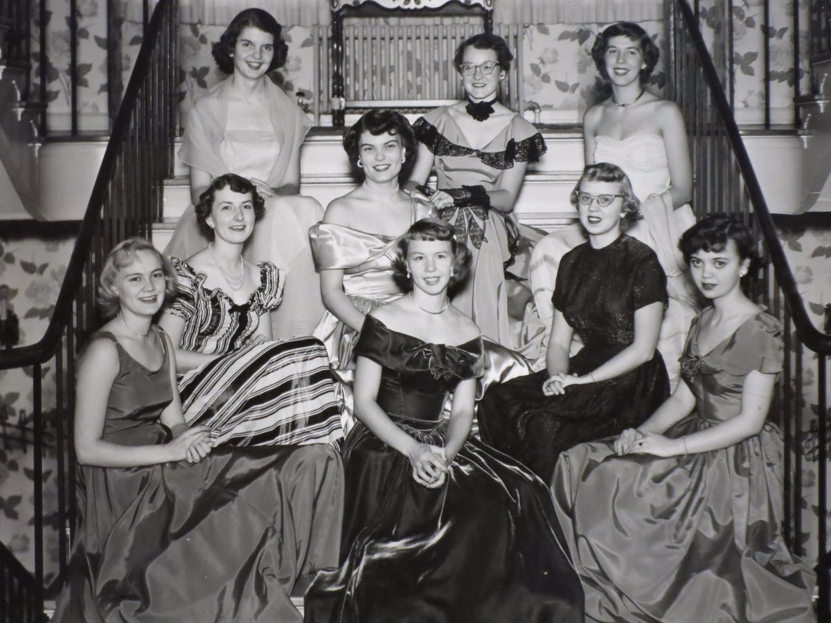 GRAND FORKS, N.D. ~SORORITY- PROM NIGHT - GRADUATION / 9 BEAUTIFUL YOUNG  LADIES | eBay