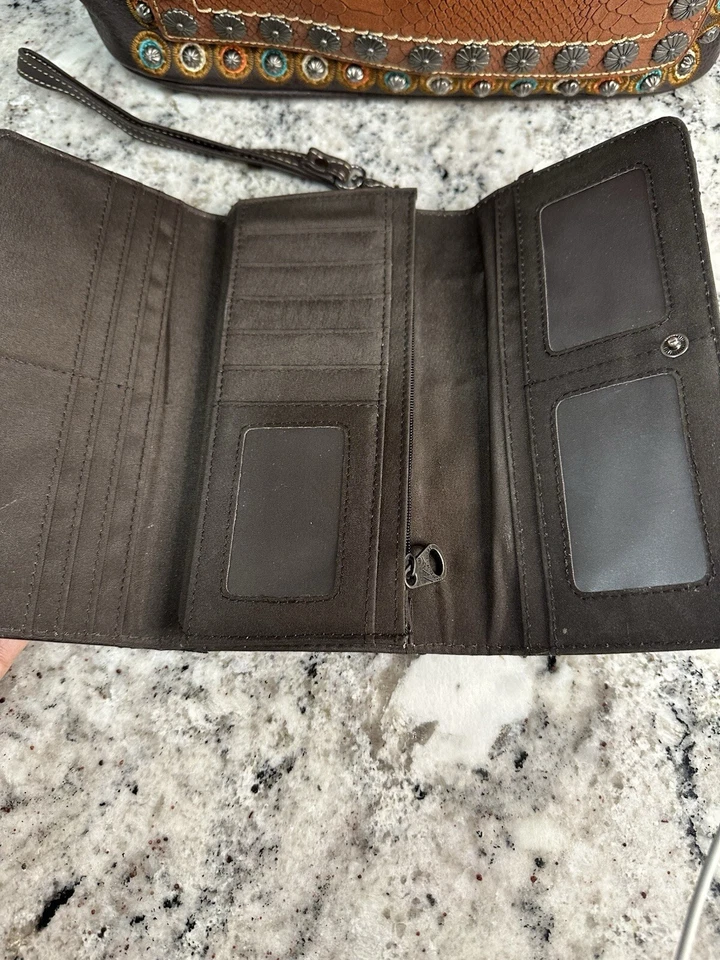 Montana West Western Cowboy Rodeo Leather Jewels Bag Belt Bucle Purse & Wallet - Image 3 of 4