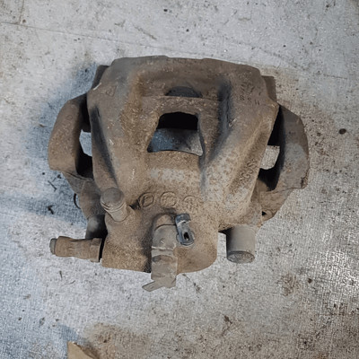 Bremssattel vorn Links LANCIA DELTA (TH) 1.9MJT TwinT. DPF Plat. Ber. bab116
