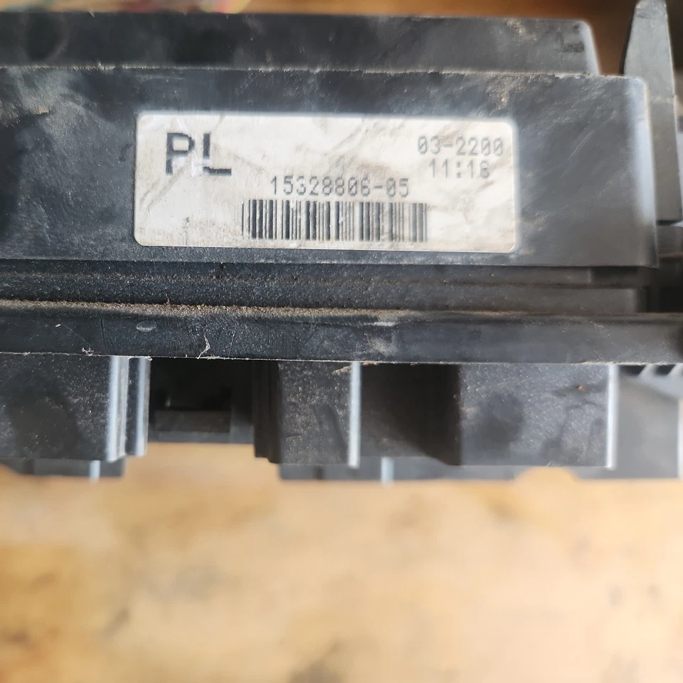 Оригинальный моторный отсек коробка предохранителей 15328806-05 GMC 2000 2001 2002 Sierra 1500 2500 2500 I84 - Изображение 2 из 2