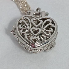 3D Heart Locket Costume Jewelry Opens 9inch Chain Choker Length Silvertone Charm