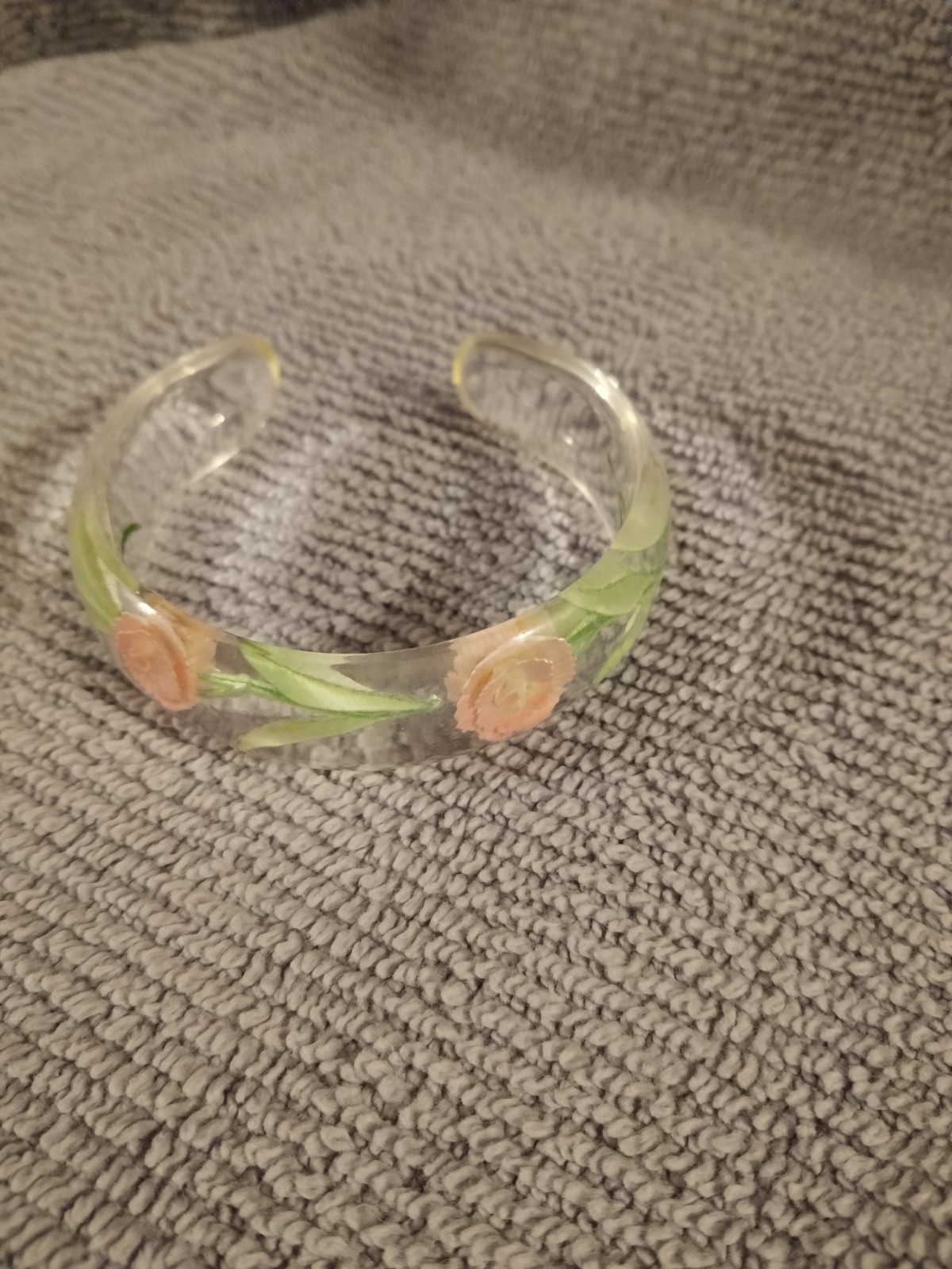 Vintage Reversed Painted Flowers And Clear Carved Lucite Bangle Bracelet Cuff
