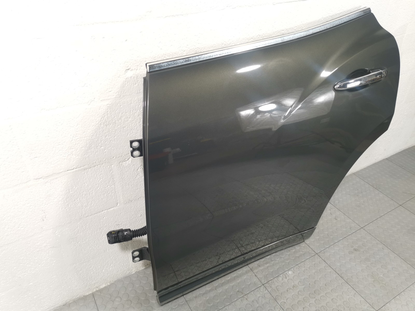 Maserati Levante 2017 AWD AUTO 3.0L Rear Left Complete Door Gray Color HP29051A