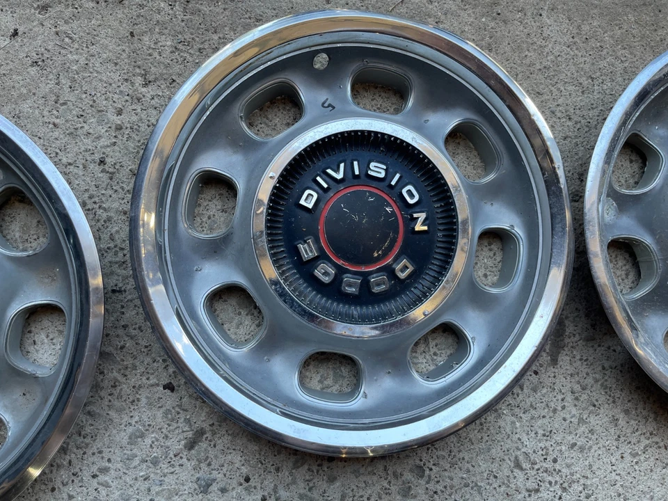 Dodge Division 1968 1969 15" tapacubos juego de 4 dos decentes dos cargadores Rat Rod R/T Foto 3 de 4