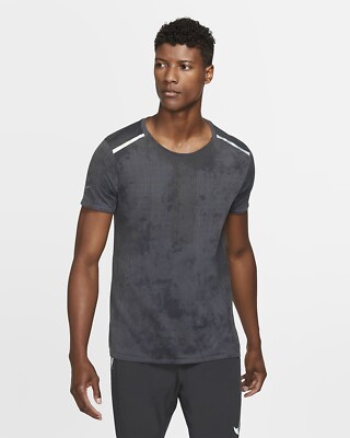 Nike Tech Pack Herren Kurzarm Laufoberteil Small Anthrazit Dunkelgrau Schwarz