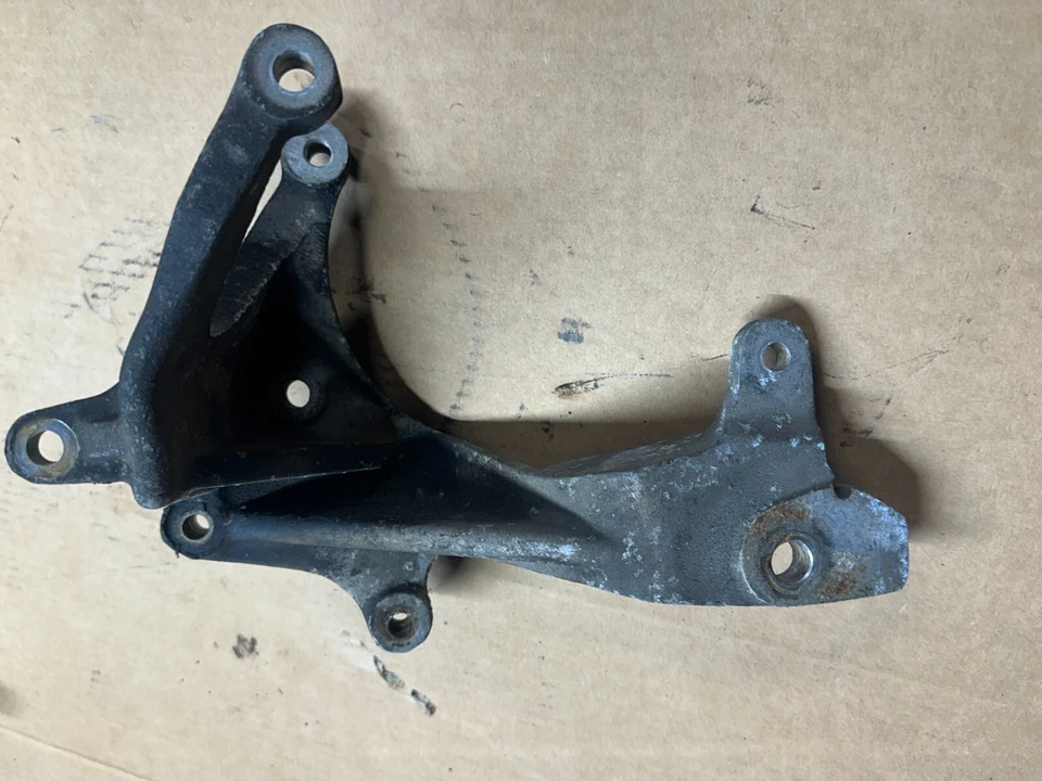 Soporte de montaje de alternador y bomba de smog Ford Mustang 1979 Foto 2 de 3