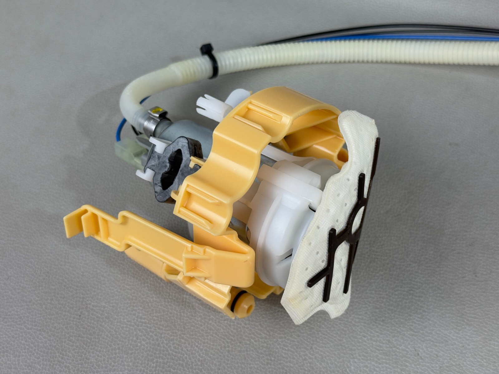 BRAND NEW! BENTLEY ROLLS-ROYCE DELIVERY UNIT WITH IN-TANK PUMP OEM # 7360640