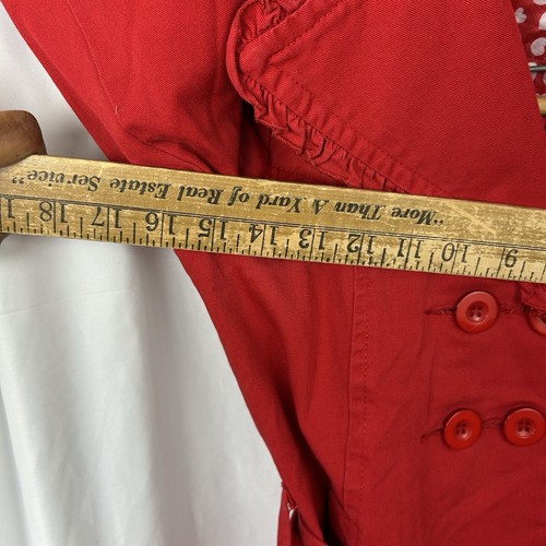 Aziz Damen Jacke rot zweireihig mit Gürtel und Rüschendetails Herzfutter S - Bild 6 von 7