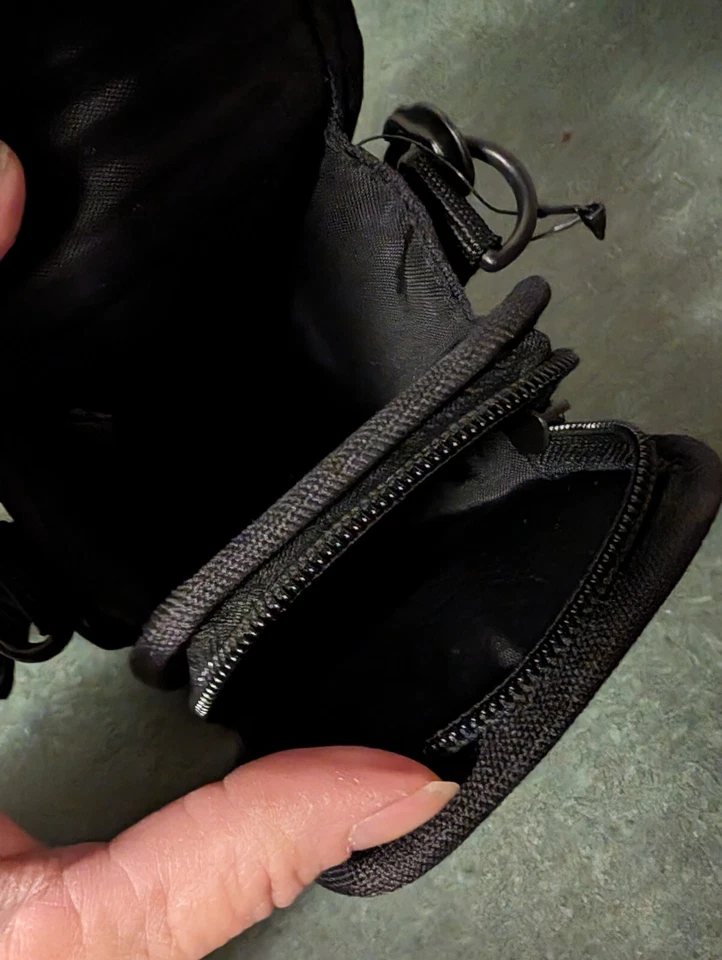 Targus Camera Case Black adjustable strap 2 Compartments Zip up 6X3.5X3 Belt  - Image 4 of 4