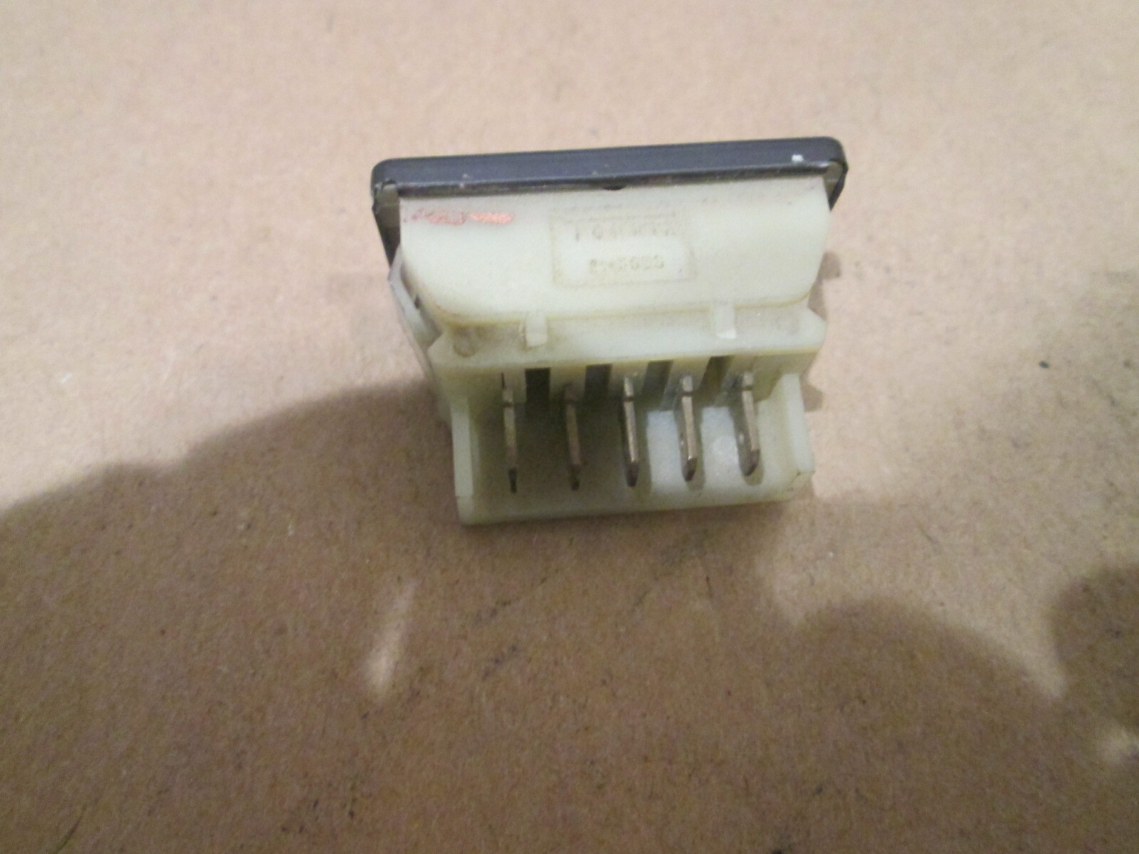 Ferrari 208,288,308,Mondial 8 - Window Switch Original  P/N 114633