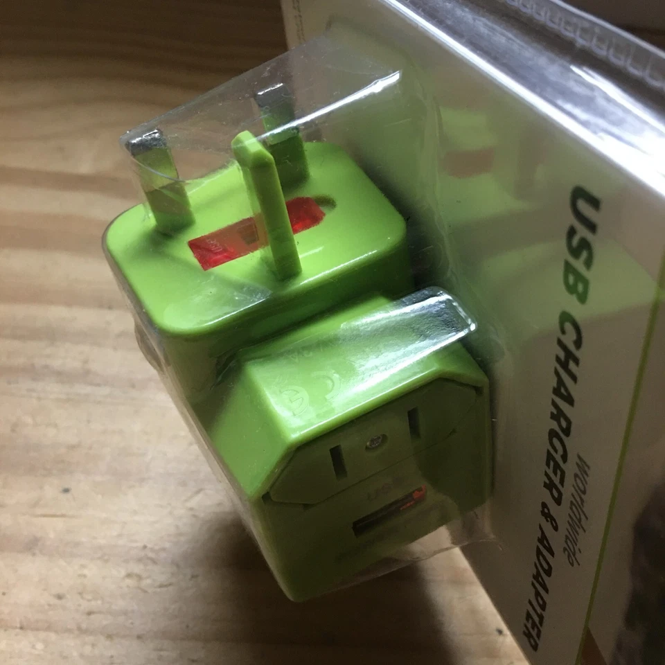 Travelon Worldwide Green USB 1A Charger & Adapter Max 750W Travel easy 110V/220V - Image 2 of 4