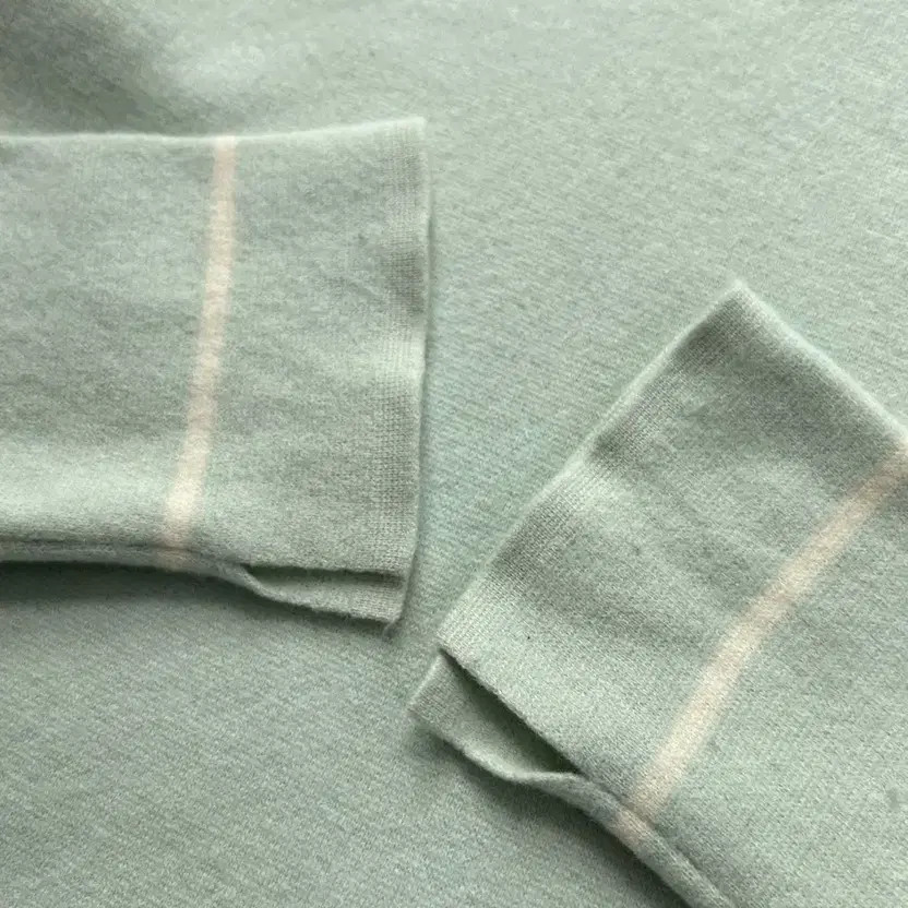 Lacoste Basic Crew Neck Knit - Size M, Excellent … - image 4