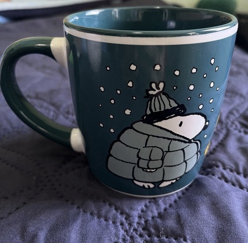 Peanuts Snoopy Puffer Jacket Season For Freezin 20oz Green Coffee Mug Warm Cozy