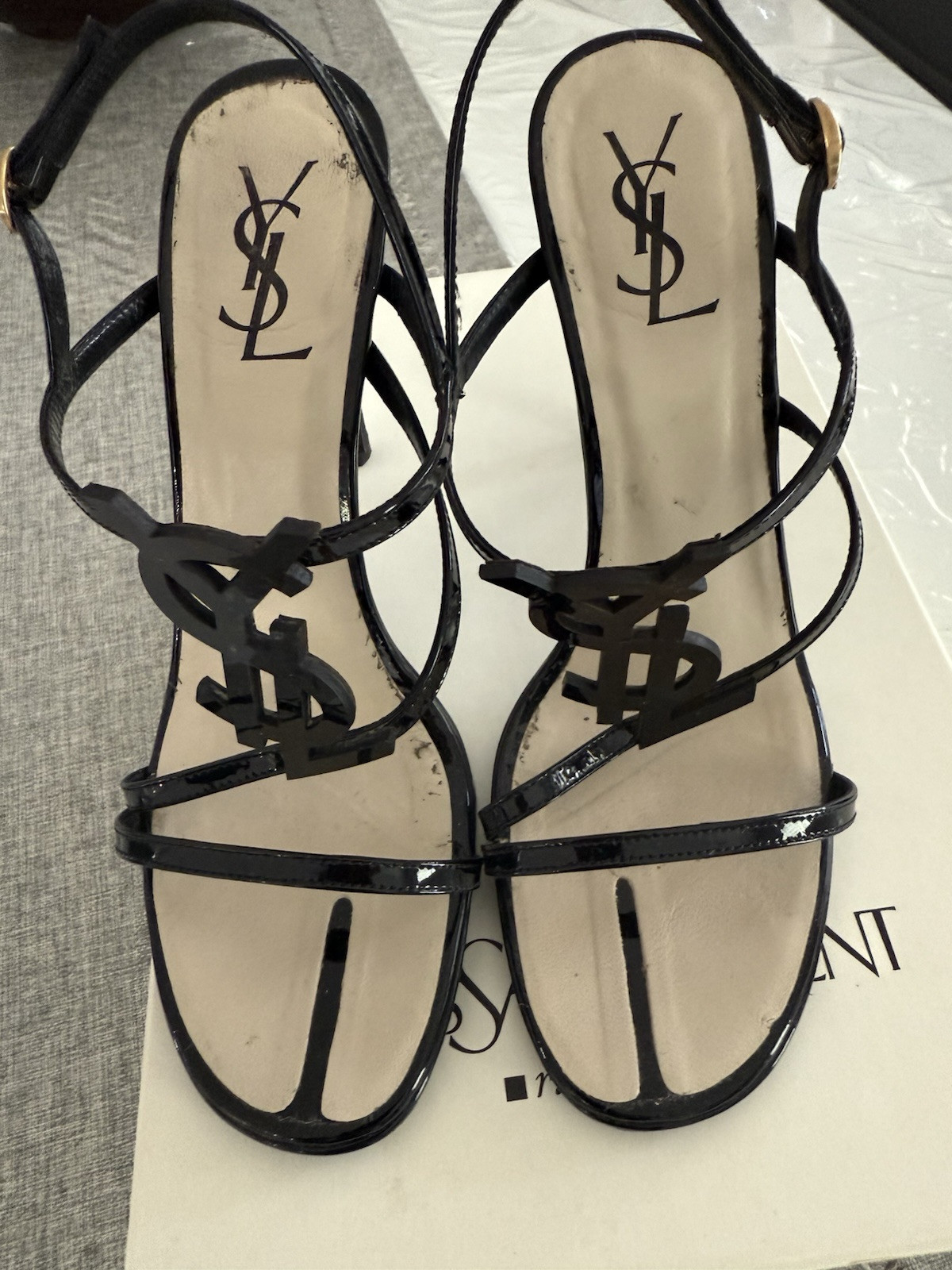 SAINT LAURENT Sandalo morbido YSL Hero 105 Vitello Vernice