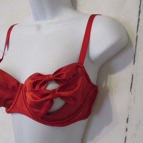 Victorias Secret Bra 32DD Red Satin Bow Peek A Boo Underwire Dream Angels