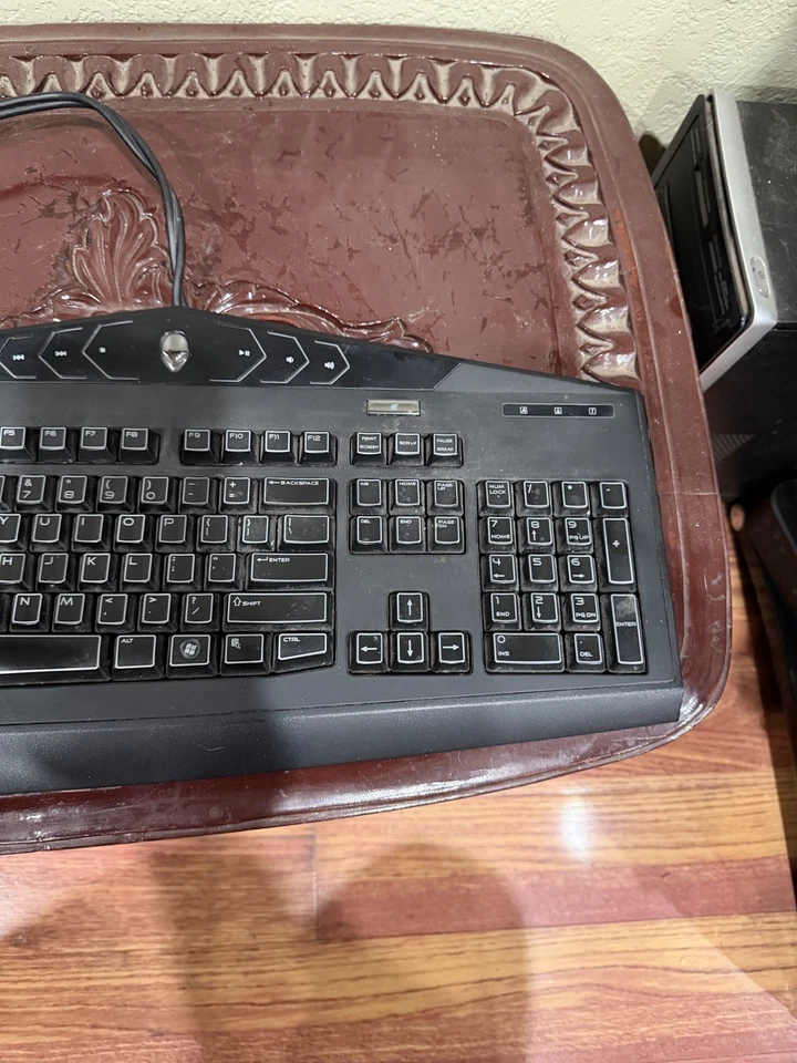 Dell Alienware TactX Gaming Illuminated Keyboard Y-U0008-O  KG900 Wired  - Image 3 of 4