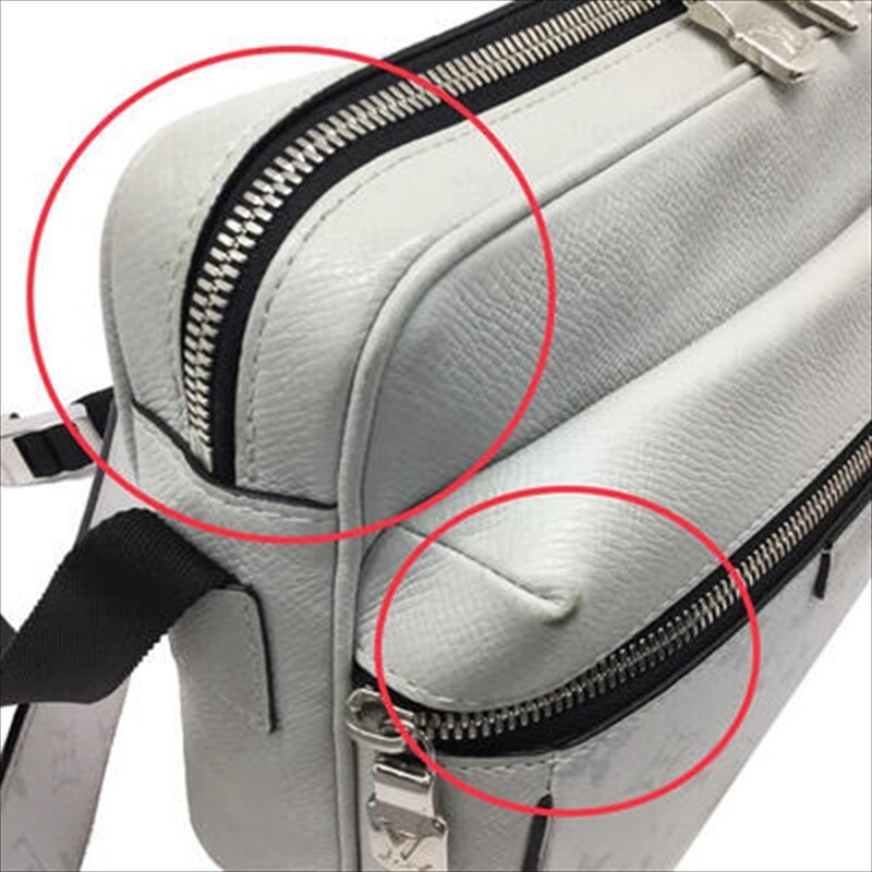LOUIS VUITTON Taigarama Outdoor Messenger M30243 White Bag LOUIS VUITTON Taigarama Outdoor Messenger M30243 White Bag
