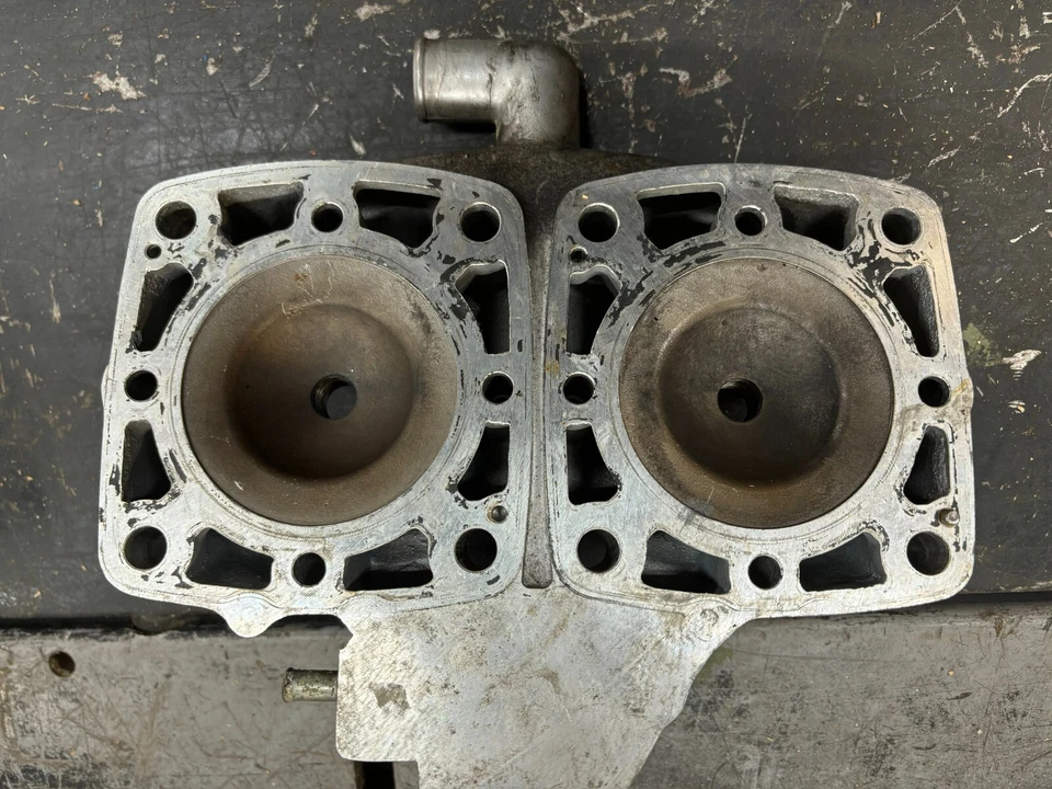 Culata Yamaha Ex570sx Exciter II 1993 8ay-11111-00-00 RW6650 Foto 2 de 4