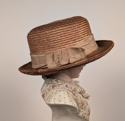 EXCEPTIONAL 1940s\' BLACK STRAW FEDORA WITH IVORY EDGED TRIM & FEATHERS Men main image 3