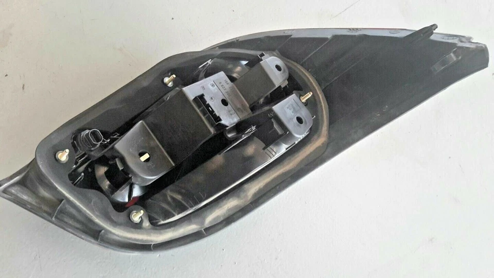 06-07 BMW 525xi 530xi 550i lanterna traseira direita do passageiro fabricante de equipamento original 6321716573 - Imagem 3 de 4