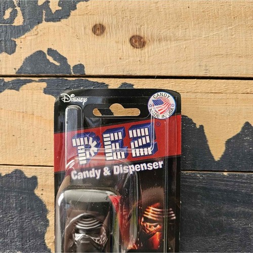Pez Disney Star Wars Kylo Ren Personaje Dispensador y Caramelo - Imagen 2 de 12