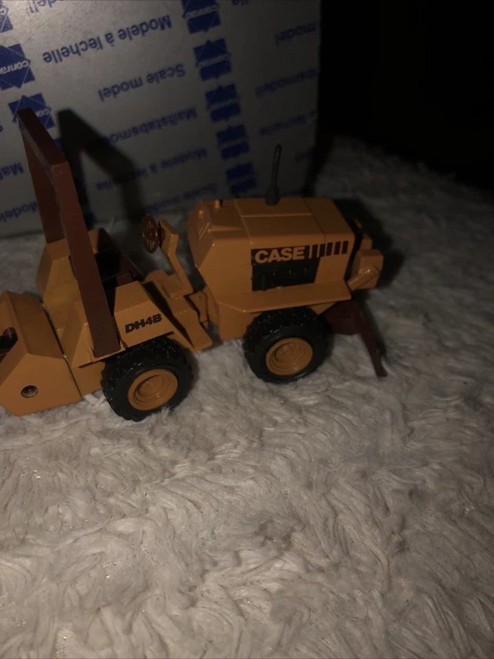 Conrad 2963 DH4B Trencher Case German 1:35 Scale Diecast Model Heavy Machine - Image 3 of 4