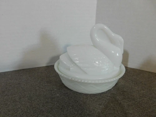 Vintage Westmoreland Milk White Swan Candy Lidded Dish