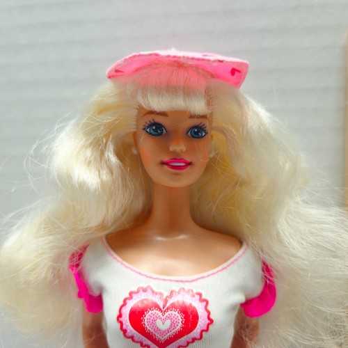 Barbie VALENTINE FUN Doll - Original Hat Dress Belt Outfit #16311 - Vintage 1996 - Picture 4 of 7